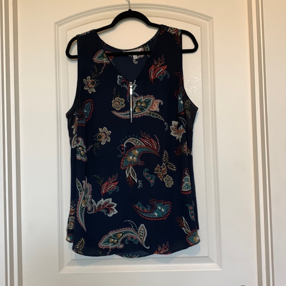 Zipper front sleeveless blouse